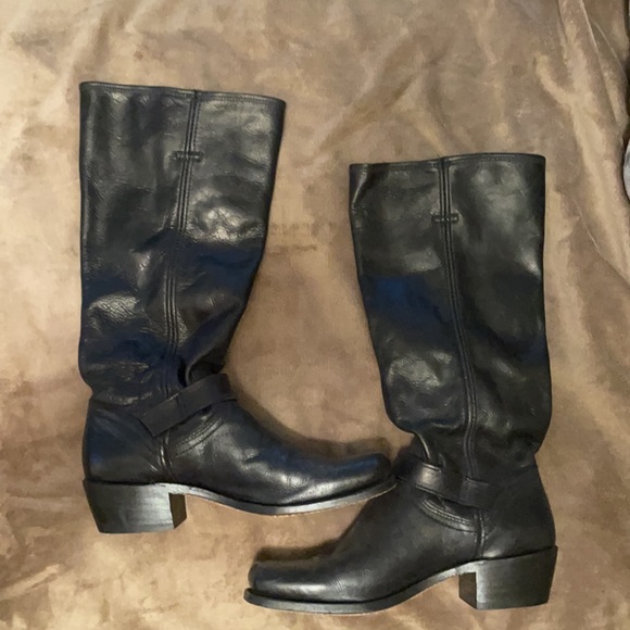 Black cavalry strap 15L boots. Perfect for fall - Picture 6 of 6